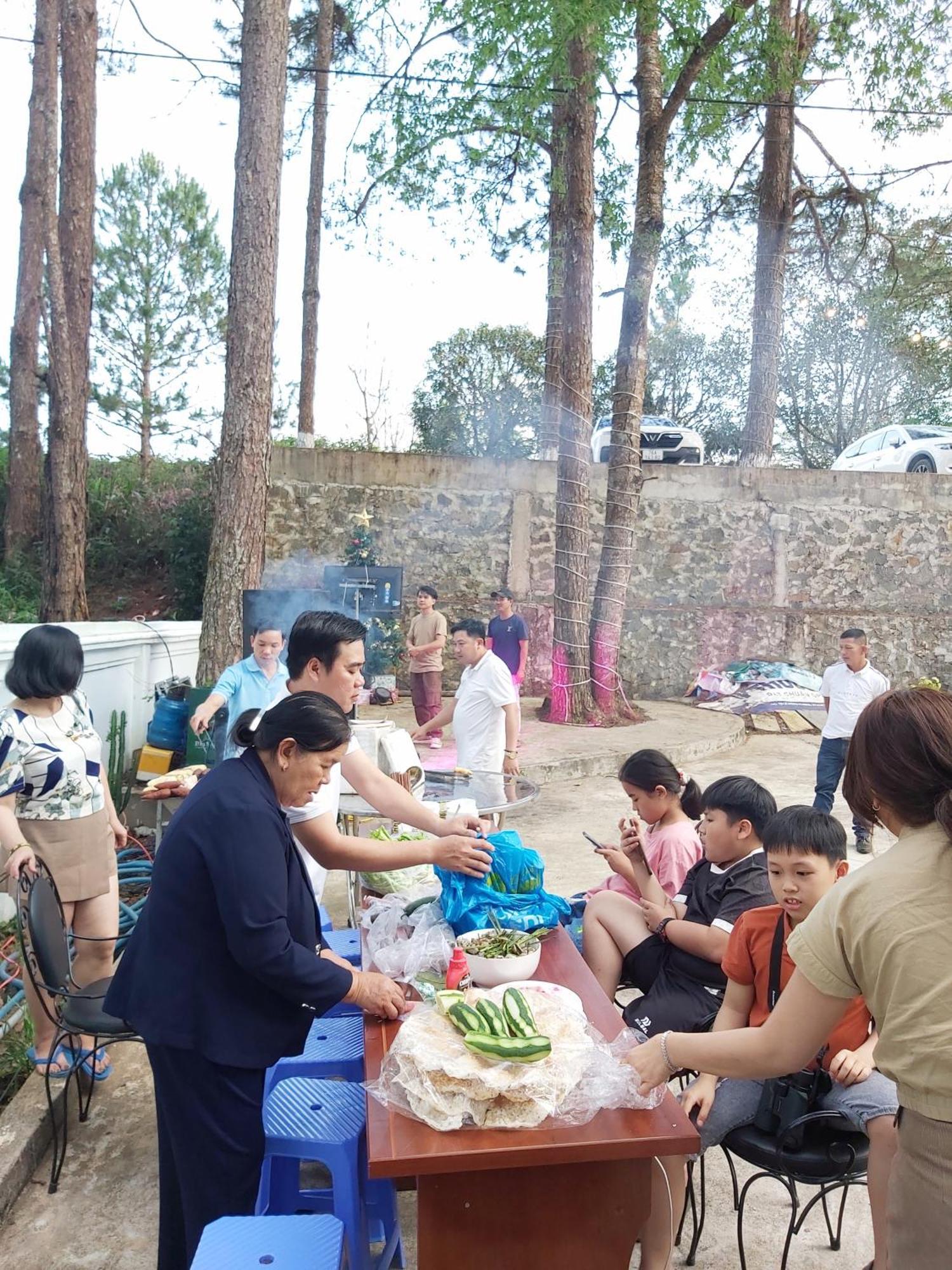 Khach San Hung Viet Hotel Kon Tum  Exterior foto