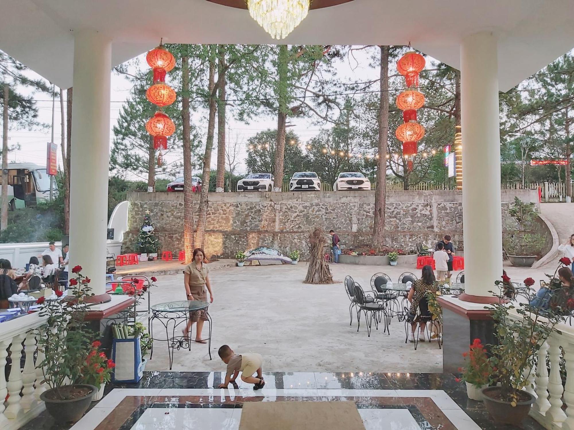 Khach San Hung Viet Hotel Kon Tum  Exterior foto